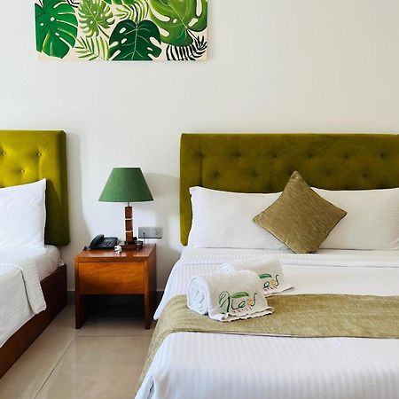 J Leaf Hotel By Blue Bird Negombo Luaran gambar