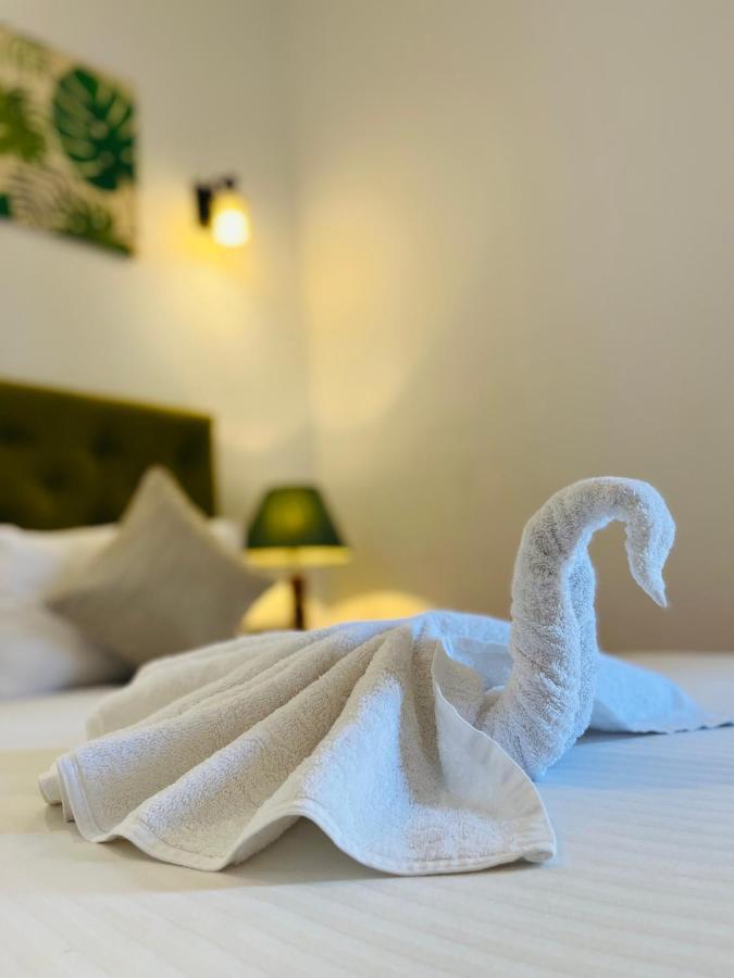 J Leaf Hotel By Blue Bird Negombo Luaran gambar
