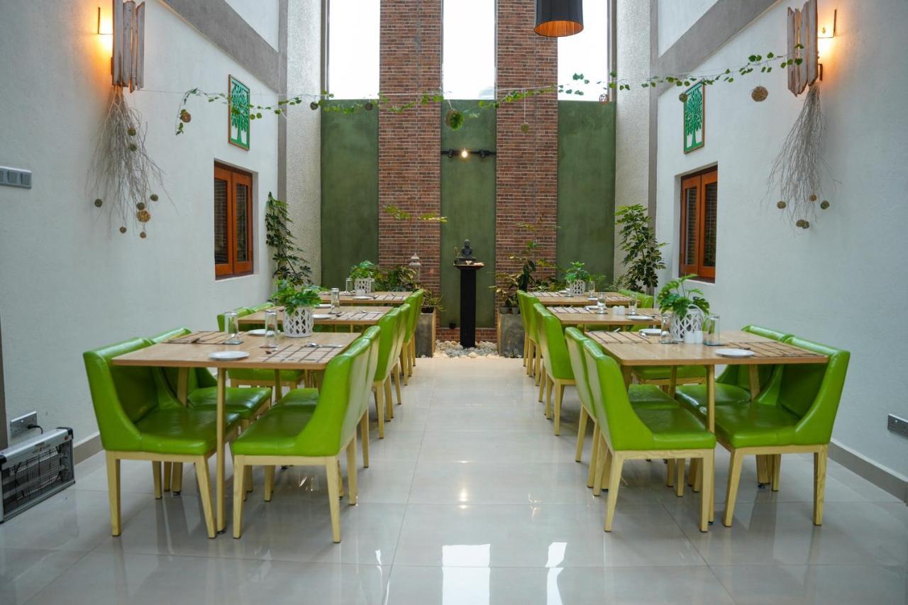 J Leaf Hotel By Blue Bird Negombo Luaran gambar