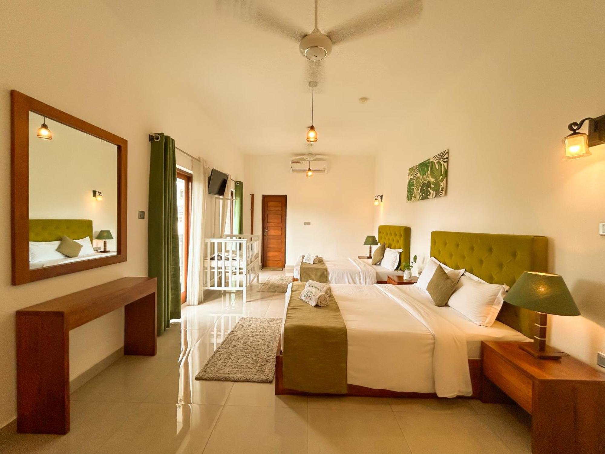 J Leaf Hotel By Blue Bird Negombo Luaran gambar