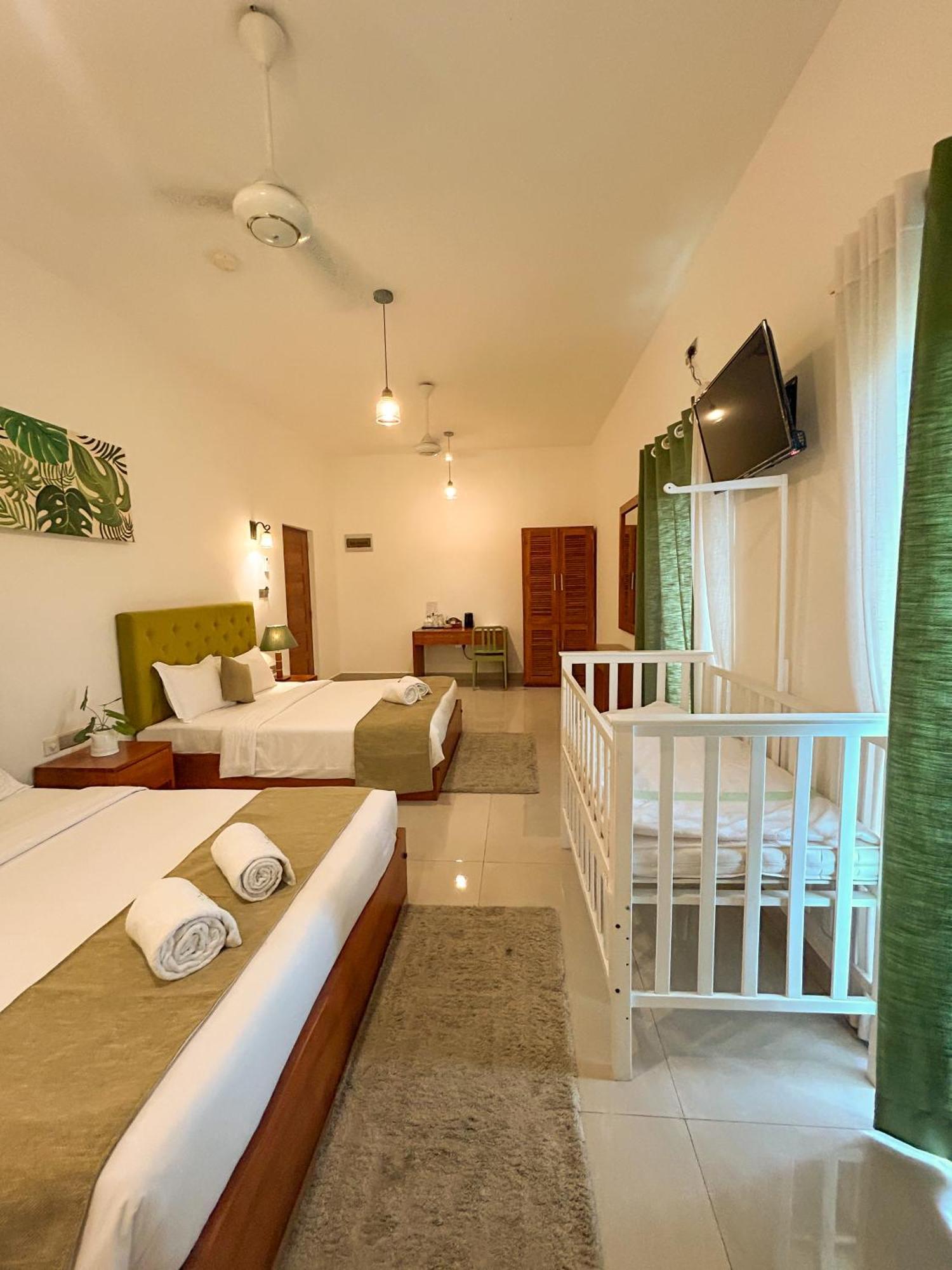 J Leaf Hotel By Blue Bird Negombo Luaran gambar