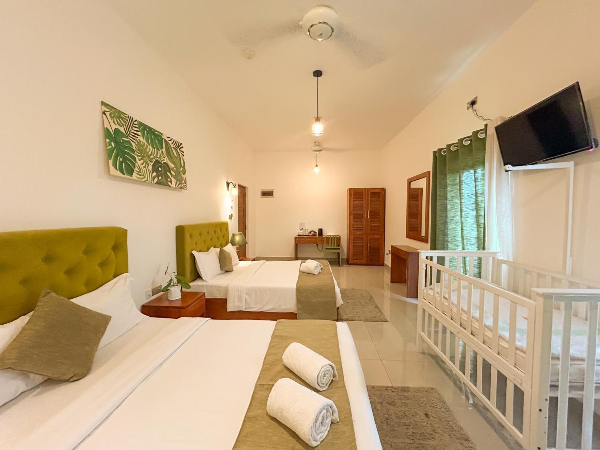 J Leaf Hotel By Blue Bird Negombo Luaran gambar